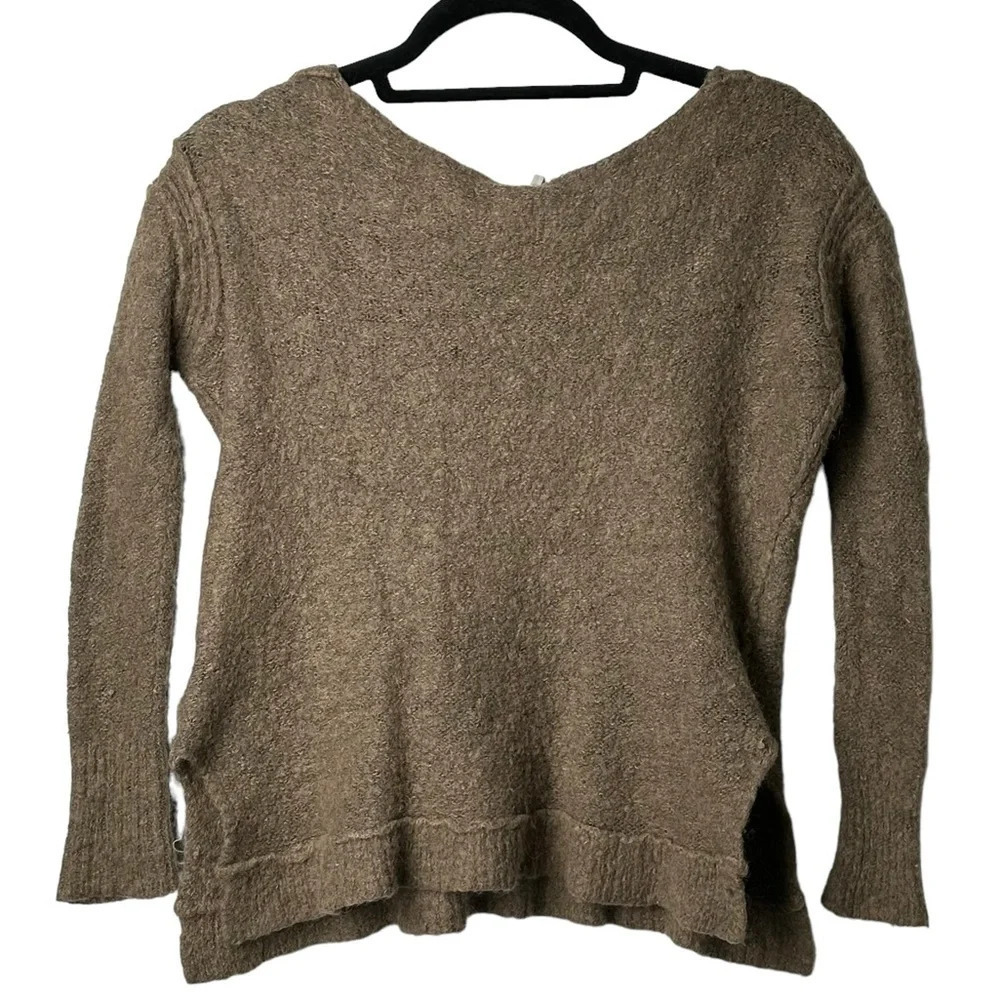 Free People Alpaca Blend V Neck Sweater Taupe Size XS Soft Fuzzy Boho Ruffle Hem - Picture 2 of 8